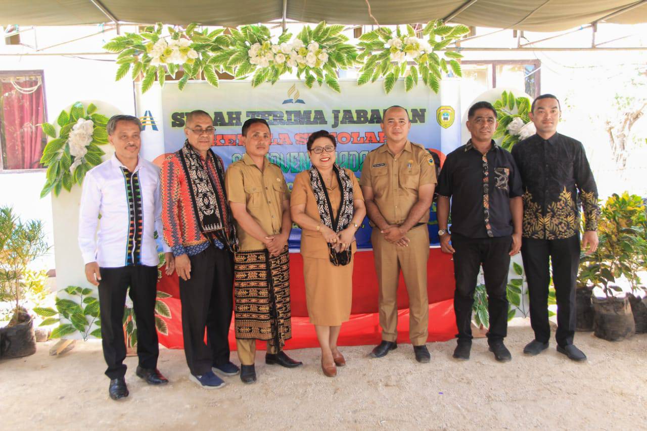 Moment Serah Terima Jabatan  Kepala Sekolah SD Advent Nada Sabu Raijua Max M Dala Ngapa, S.Pd Gr.   Ini Pesan Dinas PKKO Sabu Raijua