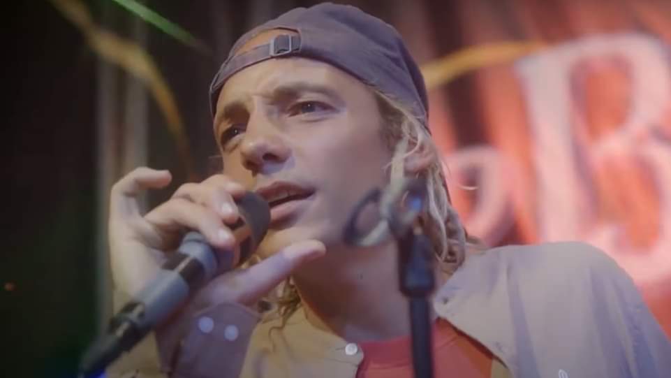 Bule Asal Italia Antonino Salerno Rilis Lagu Minang