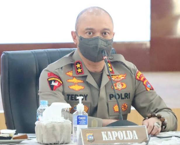 Baru Menjabat Kapolda Jatim Teddy Minahasa Ditangkap Propam Polri Terkait Narkoba.