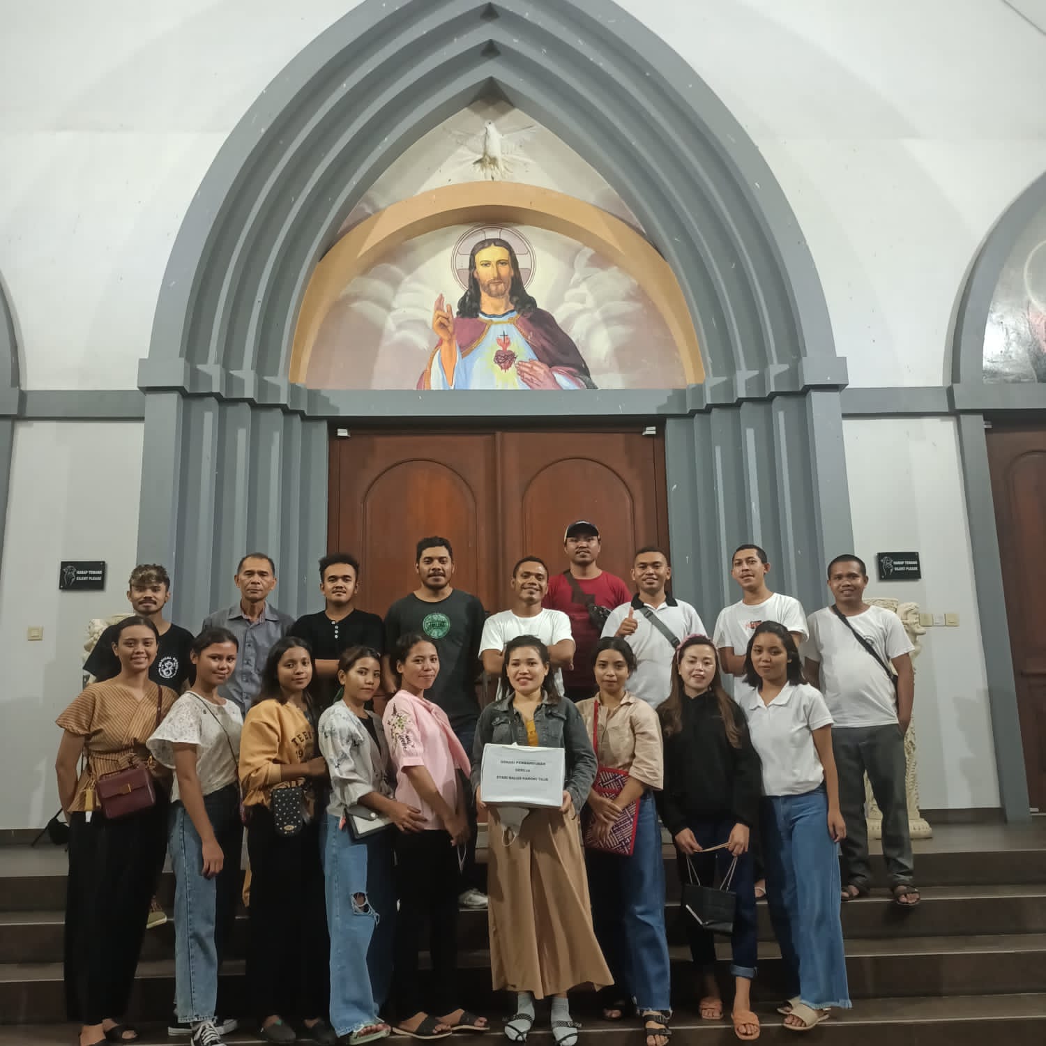 Sebagai Bentuk Dukungan Pembangunan Gereja Stasi Balus Matim, NGAMBALPRI Bali Lakukan Aksi Penggalangan Dana.