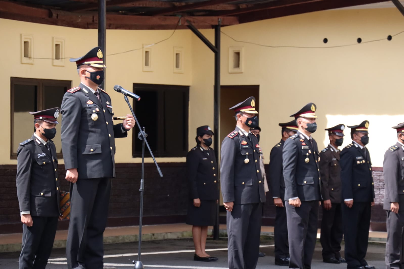 Polres Ngada Gelar Upacara Peringatan Hari Sumpah Pemuda Ke-94 Kapolres Ngada: Bersatu Bangun Bangsa