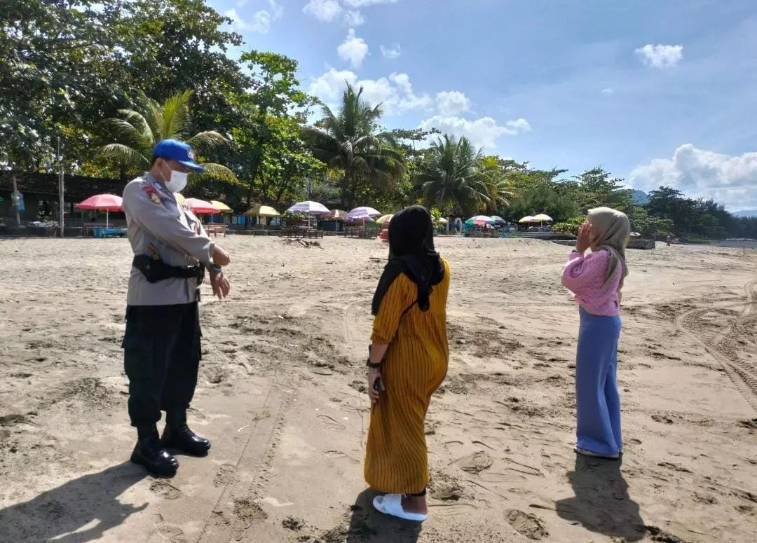 Sat Polairud Polres Sukabumi Laksanakan Pengamanan dan Himbauan di Kawasan Objek Wisata Pesisir Pantai