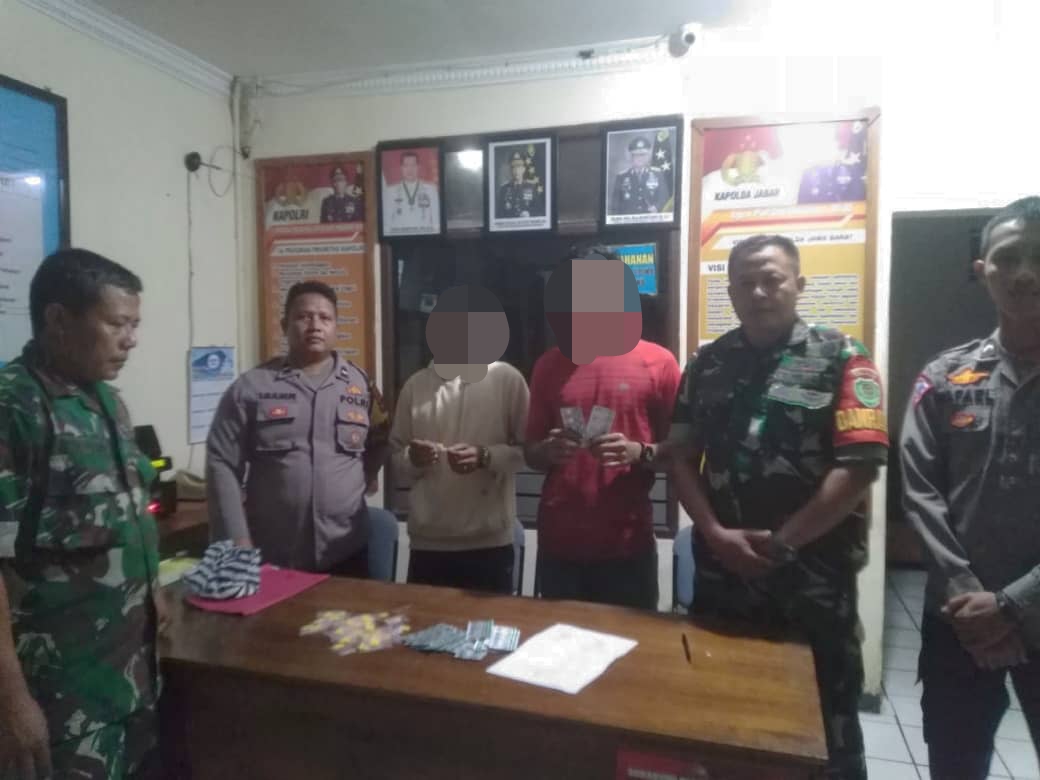Jajaran Koramil 0622-14/Surade Amankan Dua Pria Diduga Pengedar Obat Terlarang ke Polisi