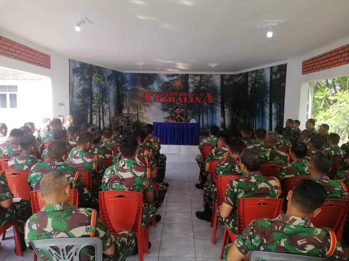 Jam Komandan, Danpuslatpur Marinir 6 Antralina Beri Arahan Bagi Anggota