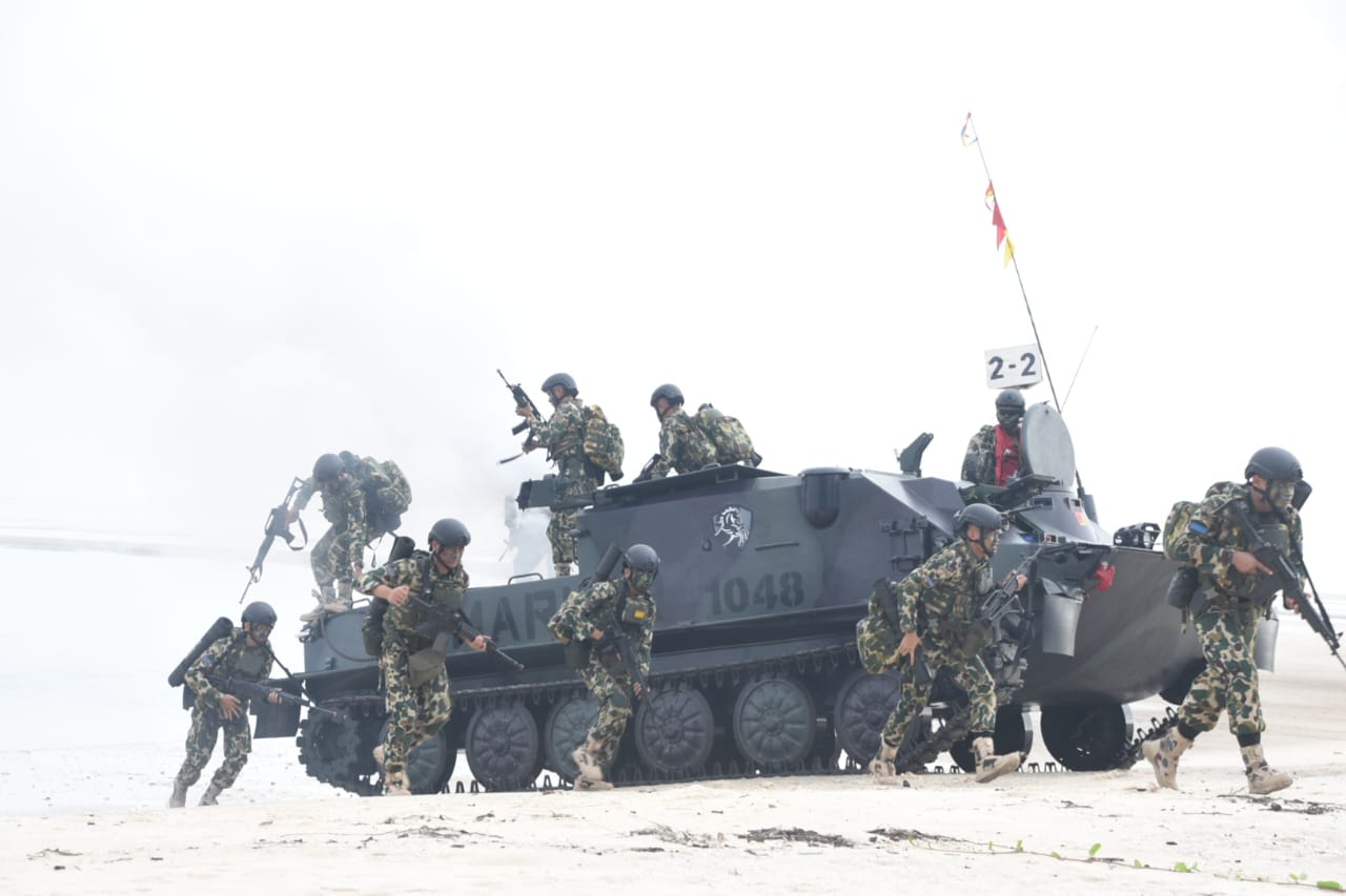 Brigjen TNI Tri Subandiyana Tinjau Latihan Prajurit Marinir Di Bangka Belitung