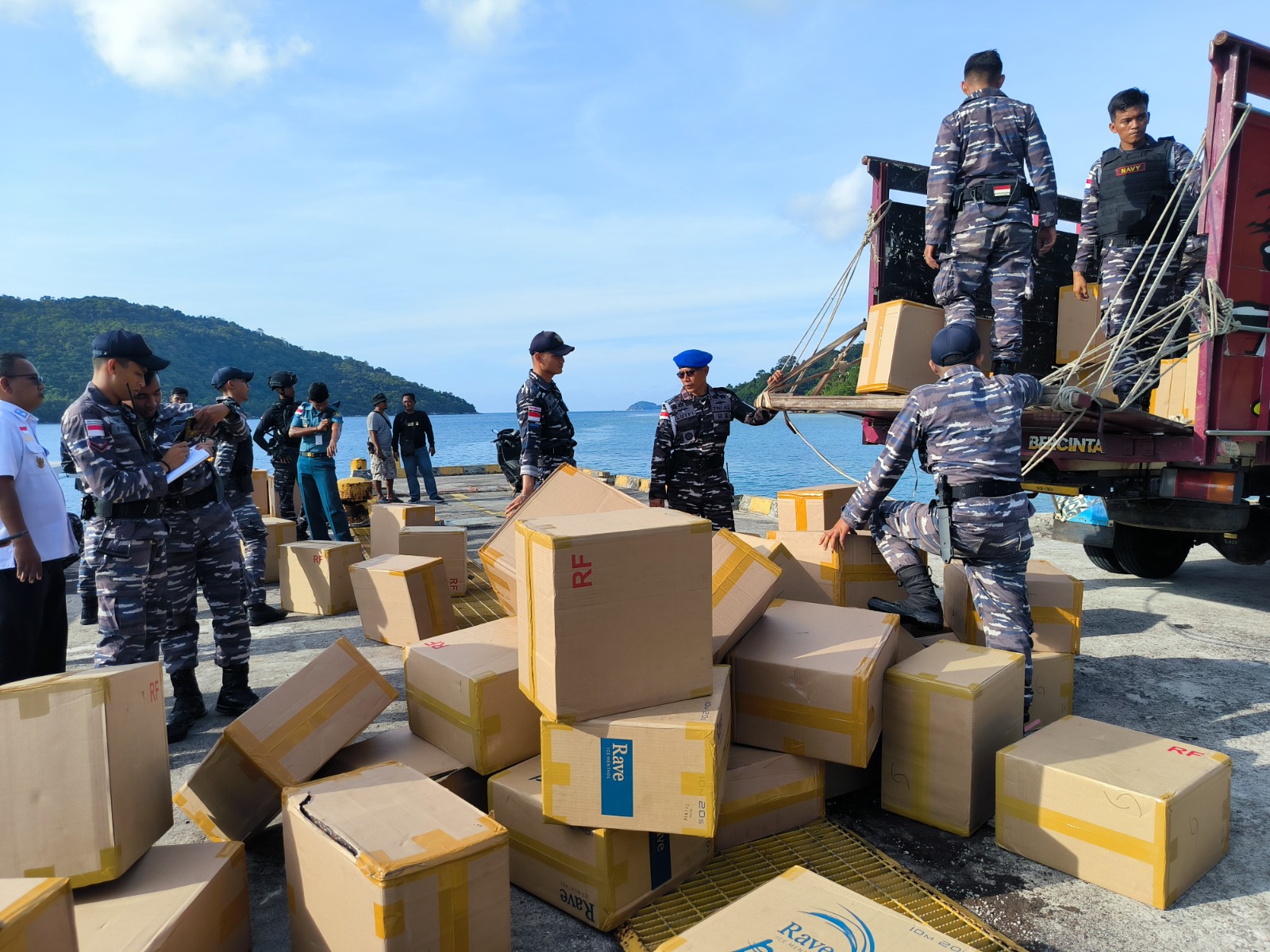 Tim F1QR Lanal Tarempa Amankan Peredaran Rokok Non Cukai