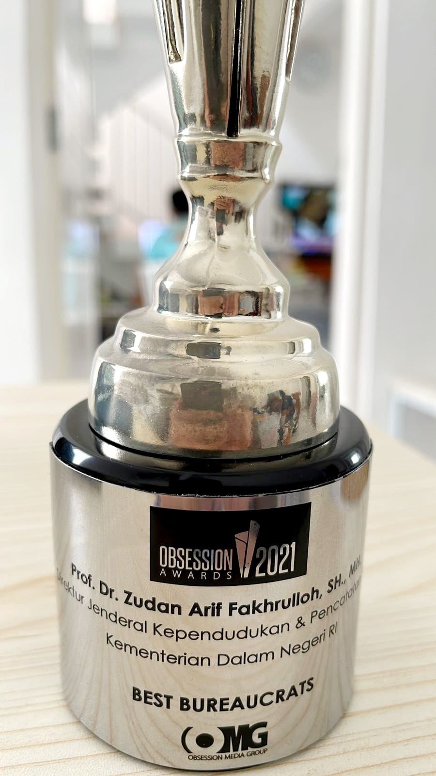 Dirjen Dukcapil Kemdagri Raih Penghargaan Best Bureaucrats Obsession Awards 2021