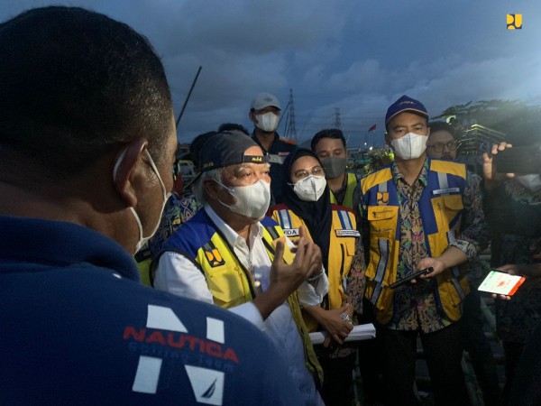 Tinjau Penanganan Banjir Rob Semarang, Menteri Basuki Instruksikan Penanganan Cepat